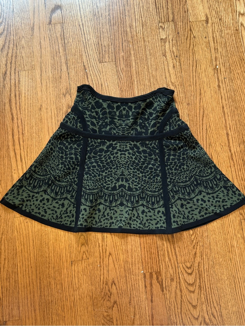 DVF Olive Green Reptile Animal Patterned Flote A-Line Mini Skirt Size medium